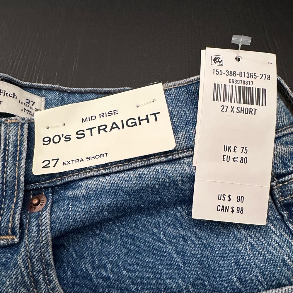 NWT Abercrombie & Fitch Mid Rise 90’s Straight Jean in 27 extra short